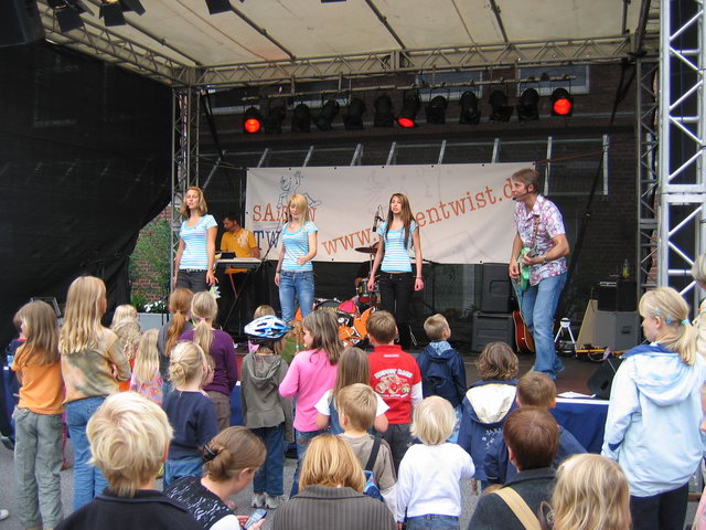 gal/2007/2007 Ruettenscheider Kinderfest/2007 Saitentwist Ruettenscheider Kinderfest 1.9. 435.jpg